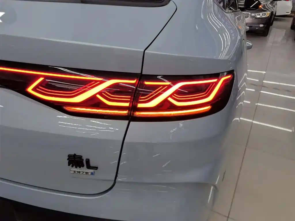 BYD Qin L 2025 DM-i Smart Drive Edition 80KM Leading фото 8