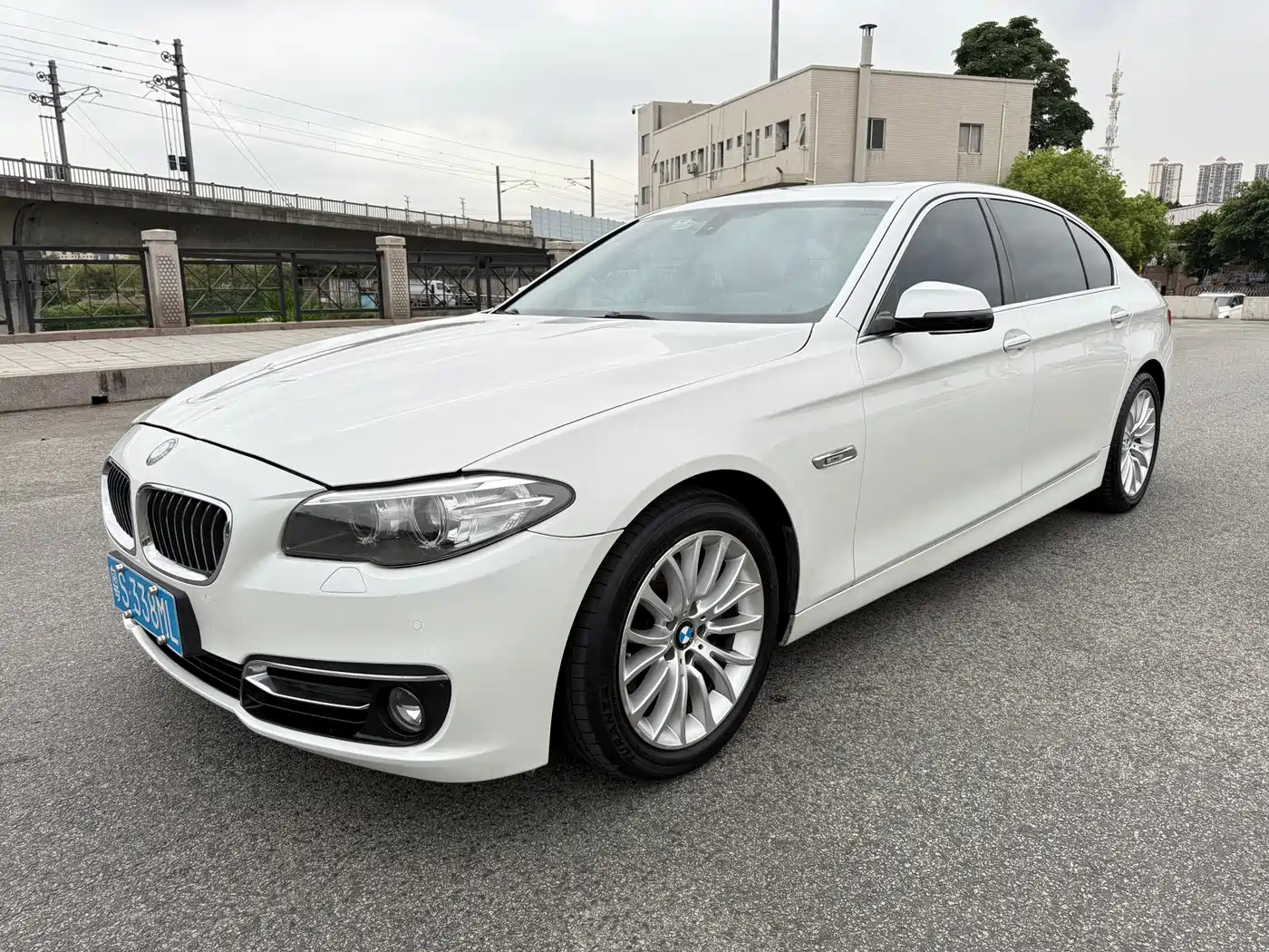 BMW 5 Series 2014 525Li Luxury Design Package