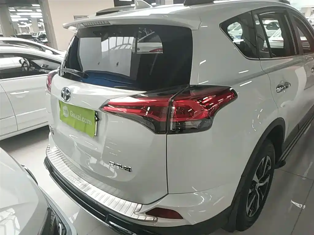 Toyota RAV4 Rongfang 2016 2.0L CVT 2WD Trend (China V) фото 6