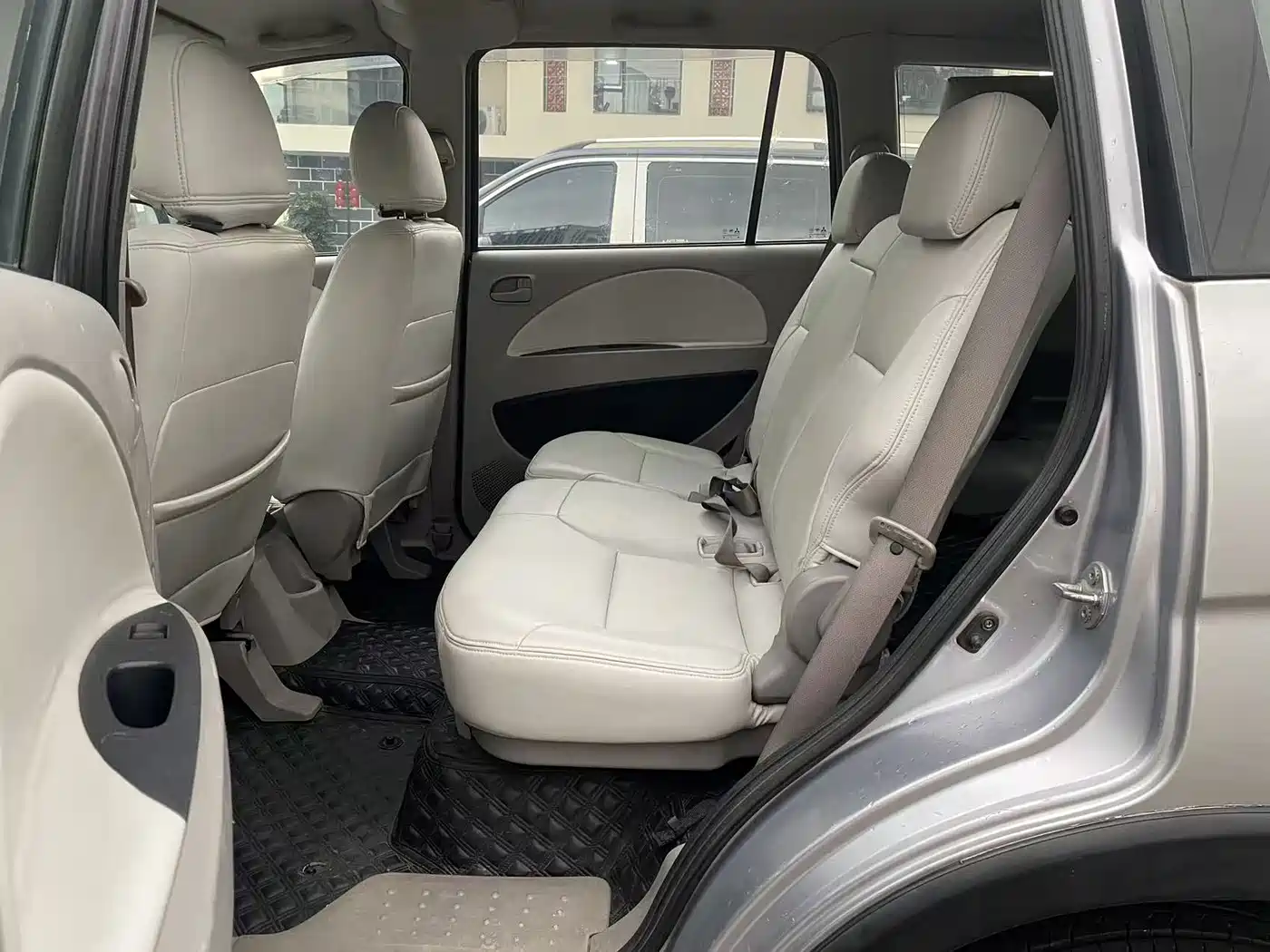 Mitsubishi Zinger 2011 2.0L Manual Luxury фото 13