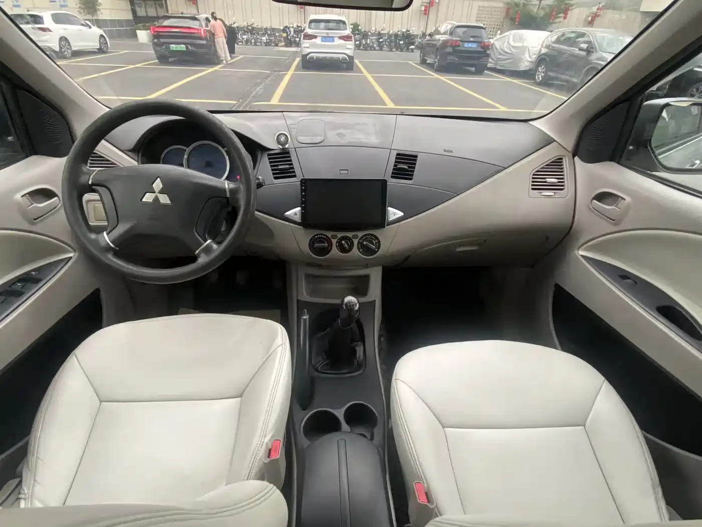 Mitsubishi Zinger 2011 2.0L Manual Luxury фото 17