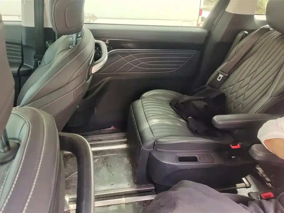 SAIC Maxus Maxus G90 2022 2.0T Starlight 7-Seater фото 11