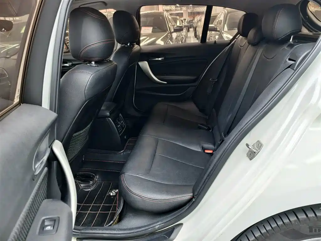 BMW 1 Series (Import) 2015 120i Leading фото 12