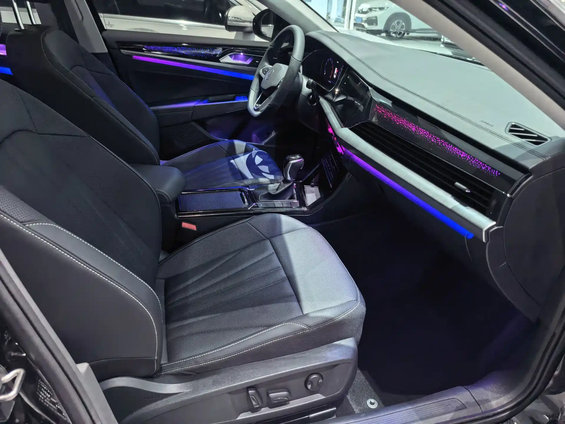 صورة 11 - Volkswagen Passat