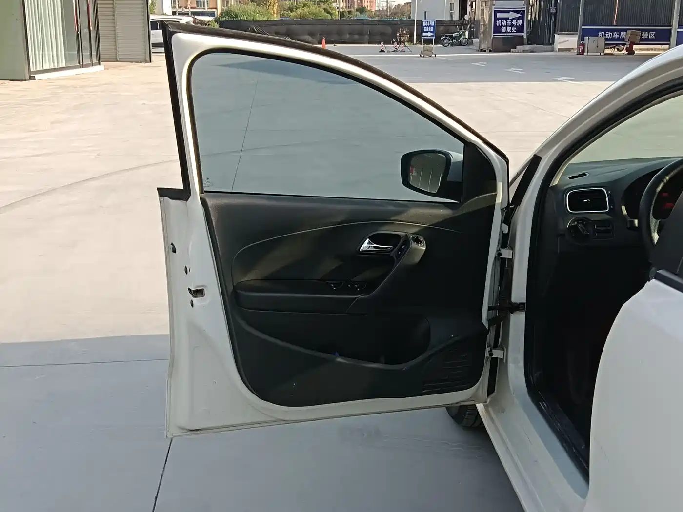 Volkswagen Polo 2013 1.4L Automatic Comfort Edition фото 8