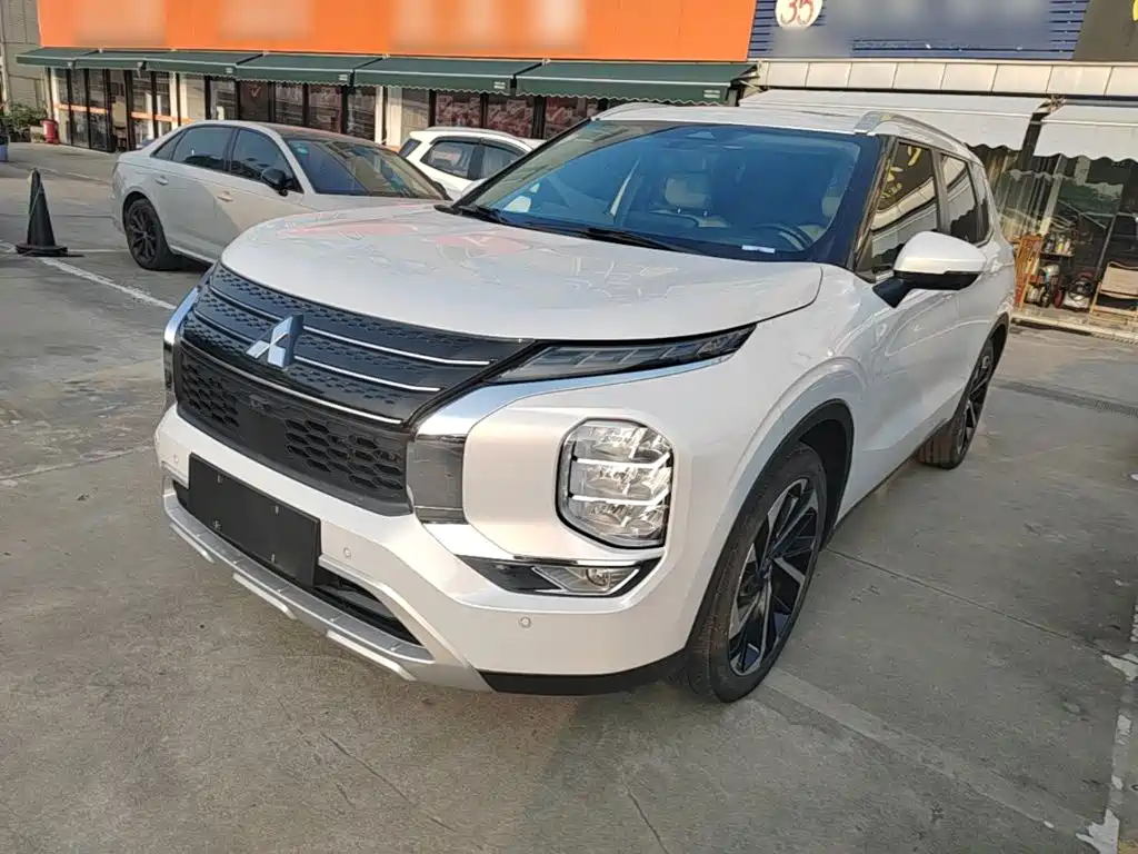 Mitsubishi Outlander 2023 — пригон из Китая