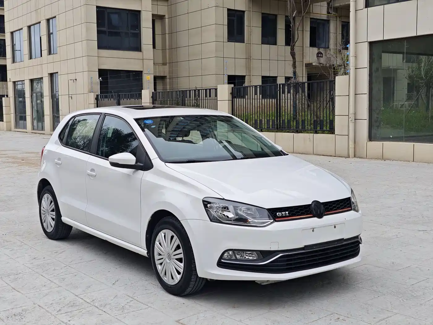 Volkswagen Polo 2016 1.6L Automatic Comfort фото 3