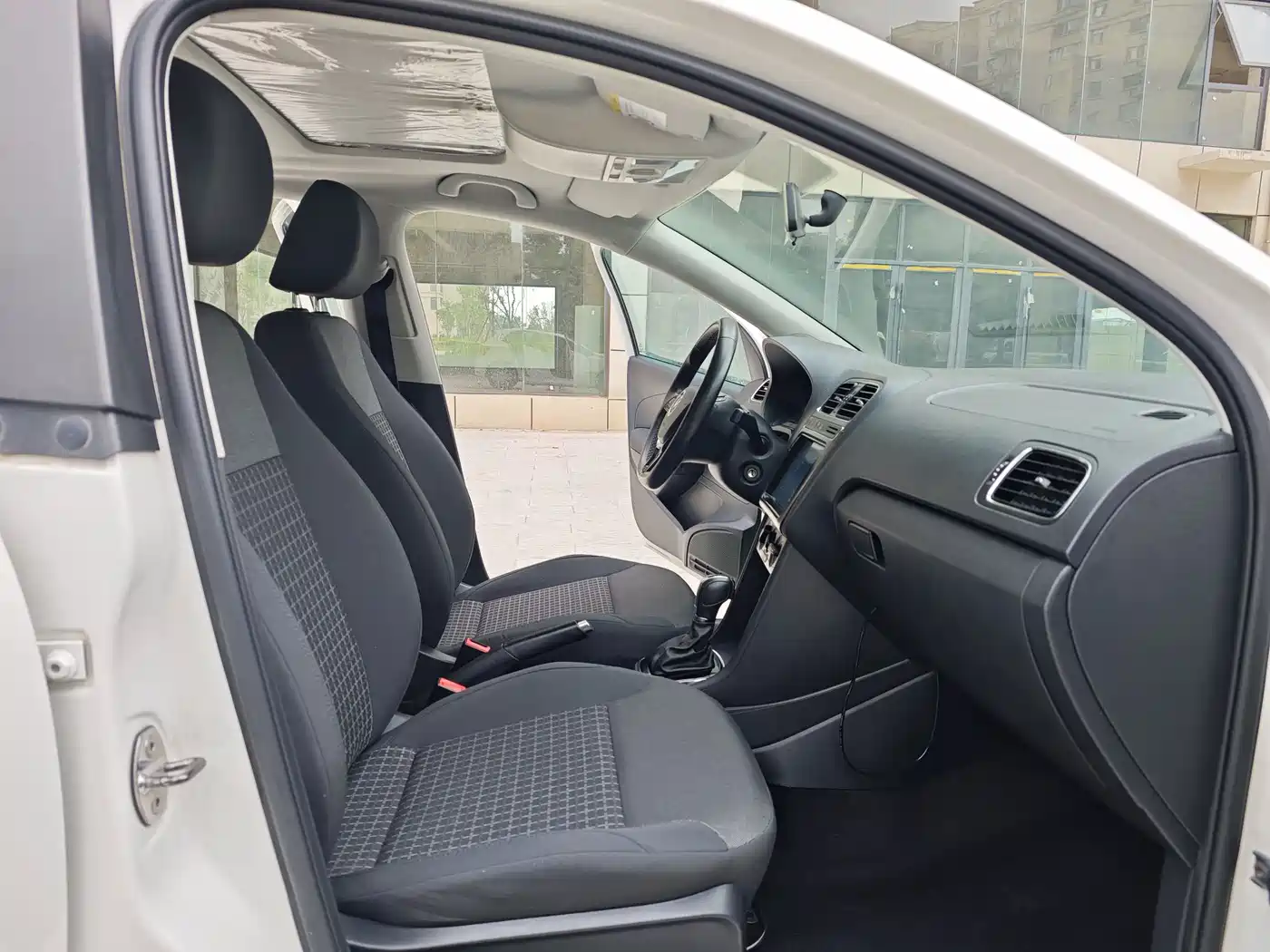 Volkswagen Polo 2016 1.6L Automatic Comfort фото 11