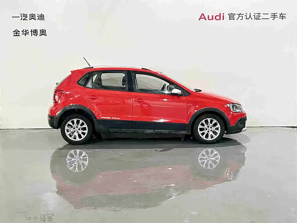 Volkswagen Polo 2014 1.6L Cross Polo Automatic фото 3
