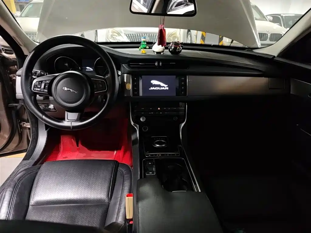 Jaguar XF 2016 2016 XF 2.0T 2WD Elegance Edition