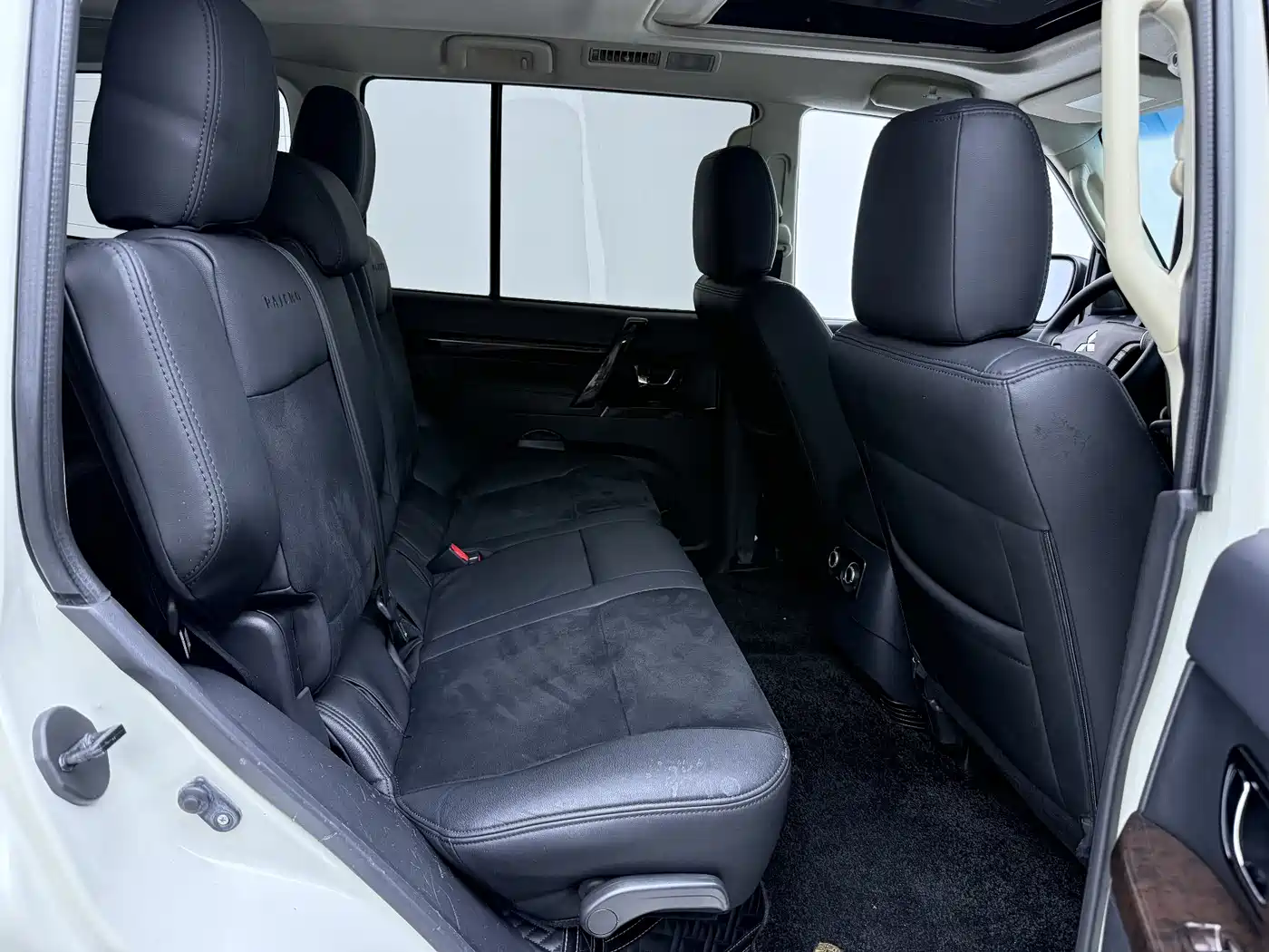 Mitsubishi Pajero (Import) 2018 3.0L Automatic Luxury Edition фото 16