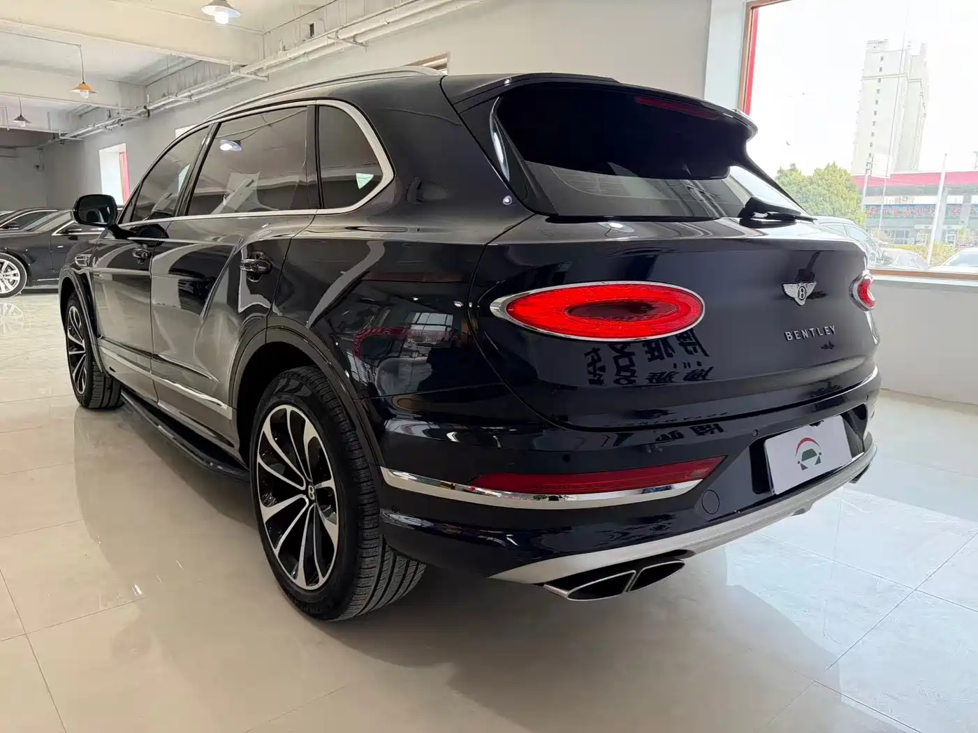 Bentley Bentayga 2024 4.0T V8 Long Wheelbase фото 5