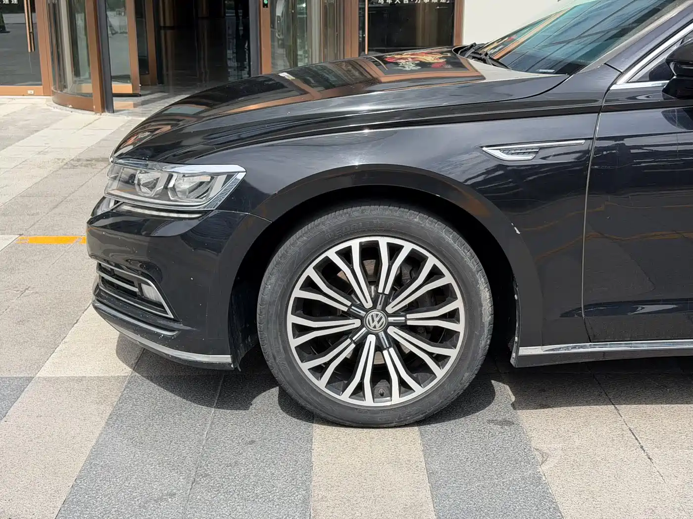 Volkswagen Phideon 2018 Facelift 380TSI FWD Business фото 19