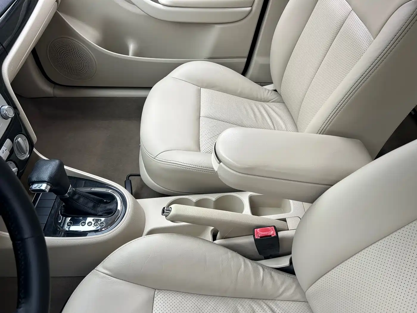 Volkswagen Lavida 2011 1.6L Automatic Pinxuan Edition фото 9