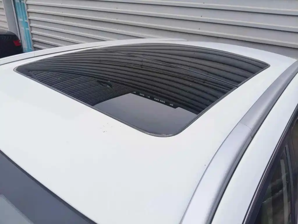 Photo 6 - Geely Atlas