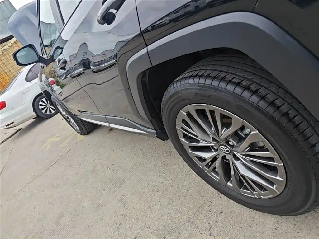 Toyota Wildlander 2023 2.0L CVT AWD Luxury PLUS фото 22