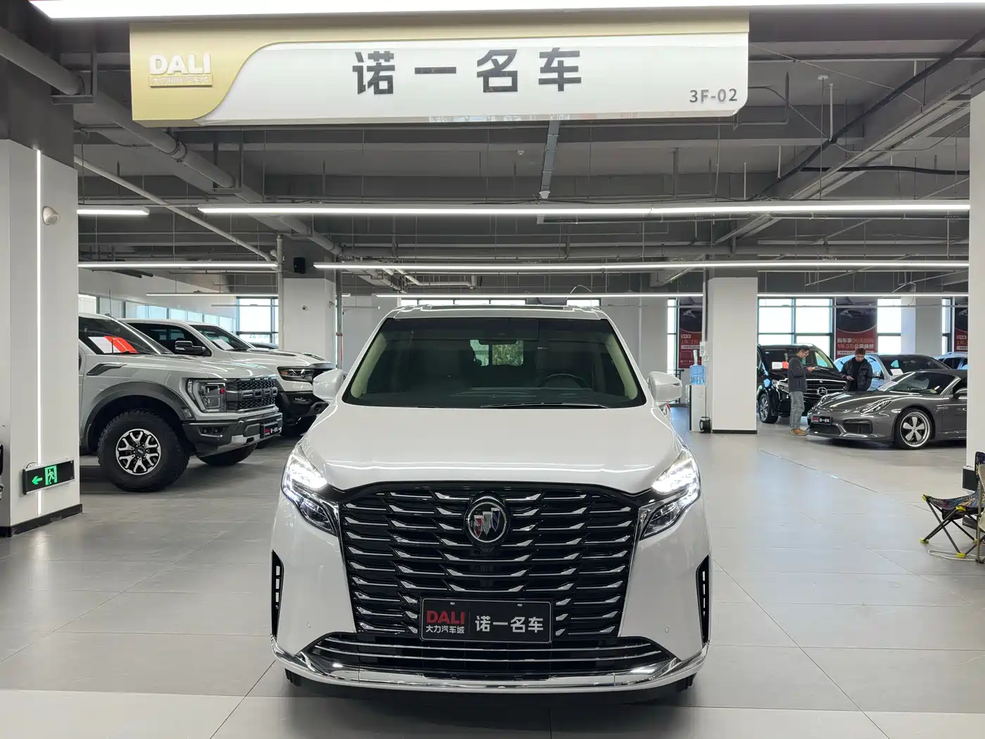 Buick GL8 2023 ES Landmaster Exclusive фото 2