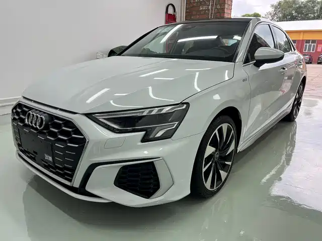 Audi A3 A3L Limousine 35 TFSI, Стиль Спорт
