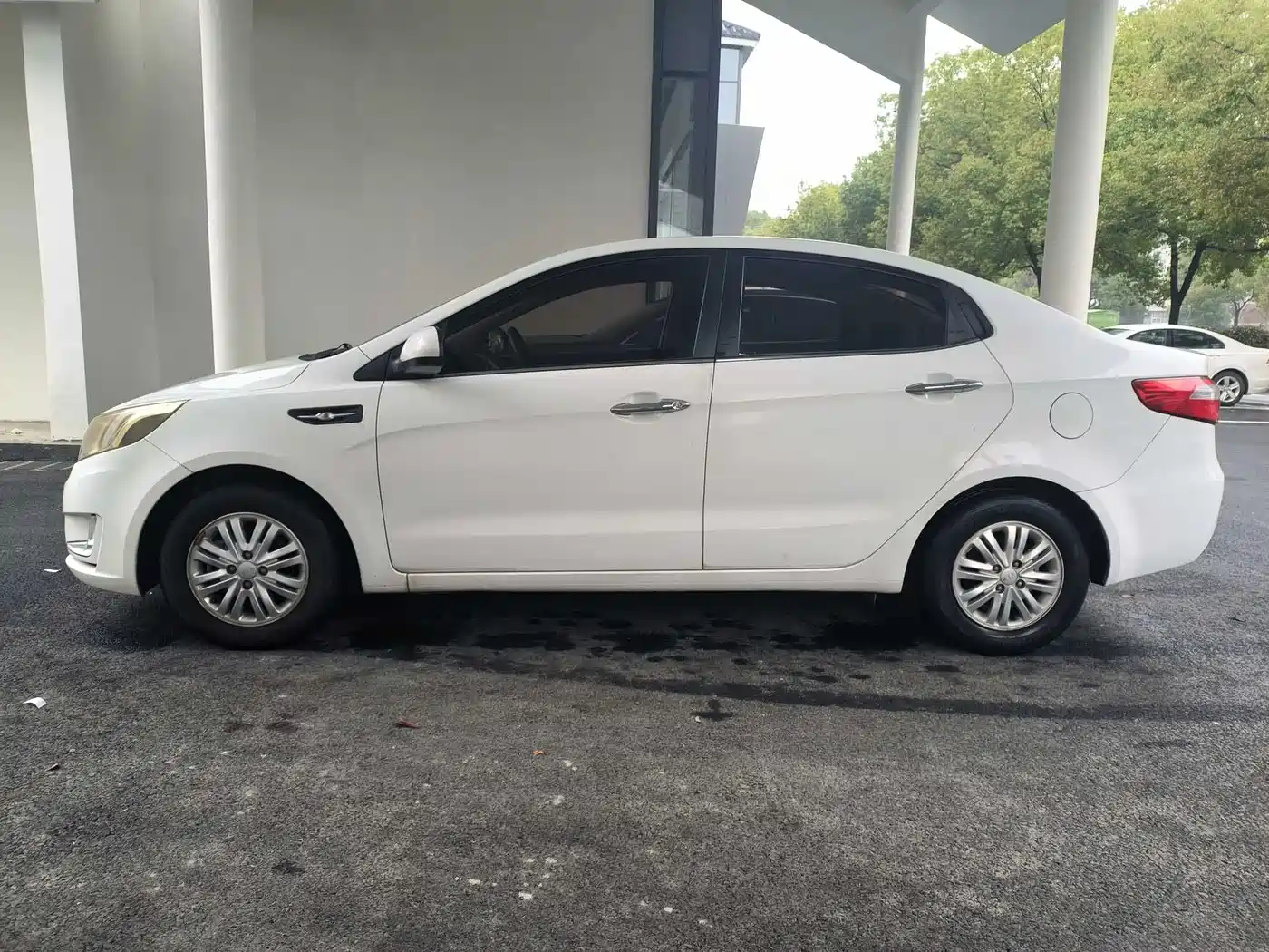 Kia K2 2012 Sedan 1.4L AT GLS Commemorative Edition фото 12