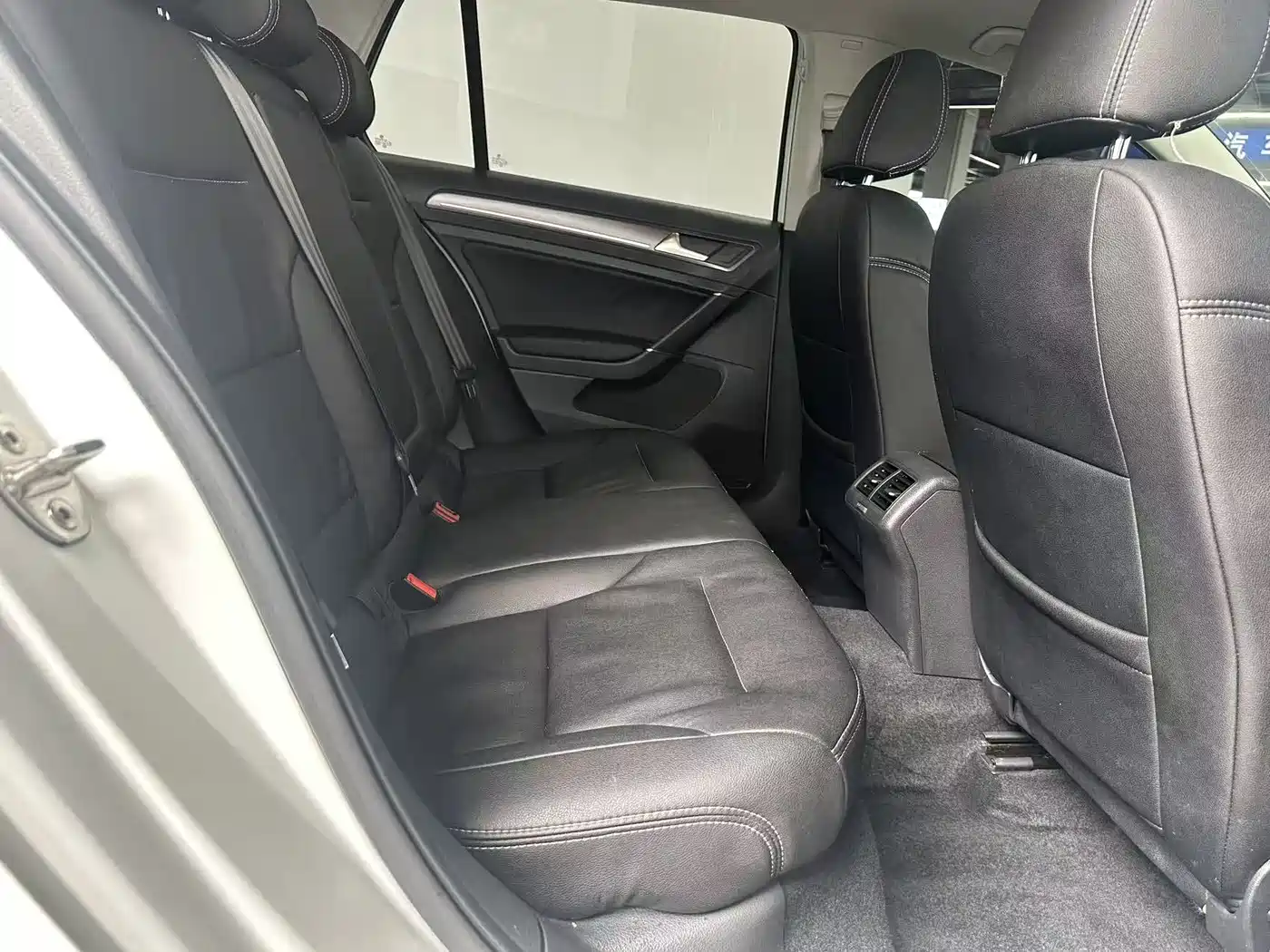 Volkswagen Golf 2017 230TSI Auto Comfort Millionth Anniversary Edition фото 15