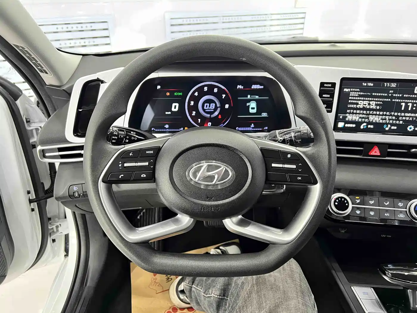 Hyundai Elantra 2023 1.5L CVT GLS Premium фото 10