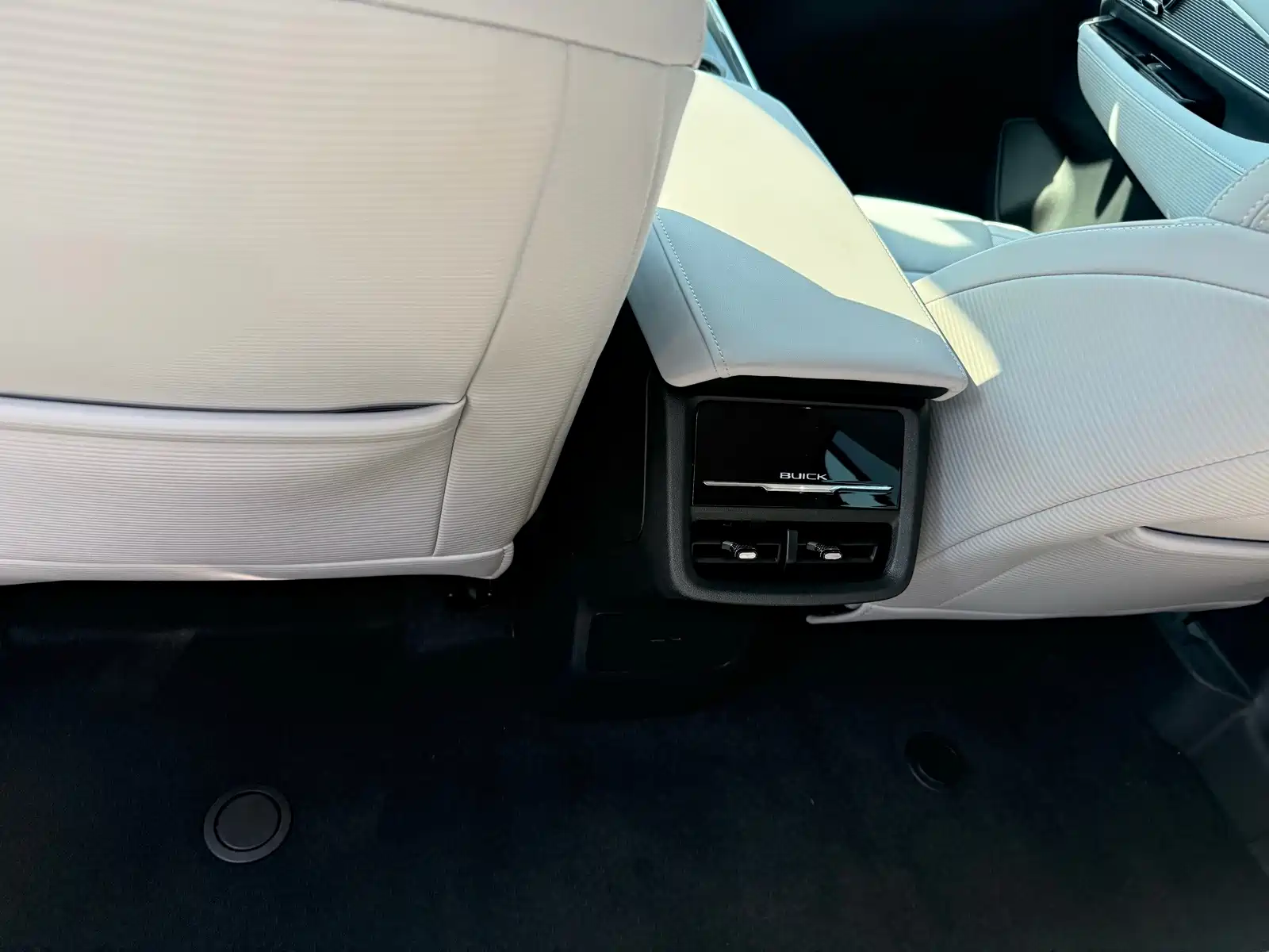 Фото 9 - Buick E5