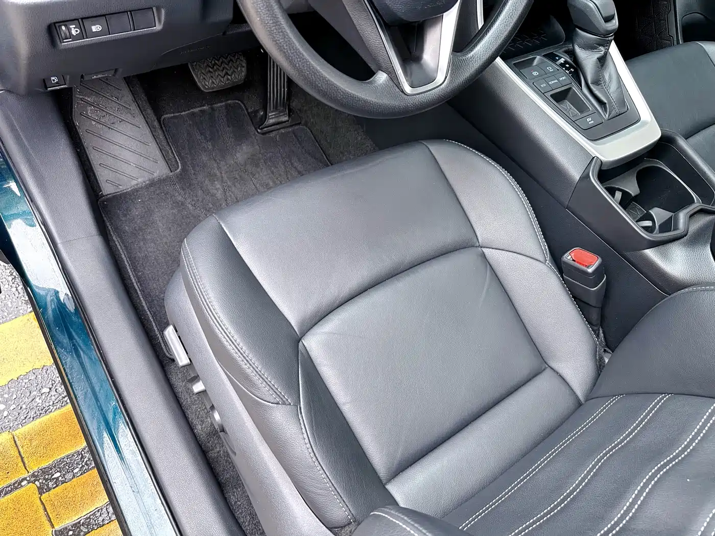 Toyota Wildlander 2020 Dual Engine 2.5L E-CVT FWD Luxury фото 14