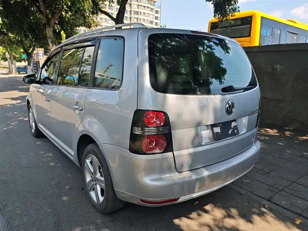 Volkswagen Touran 2015 1.4T Manual Trend Edition 5-seater фото 5