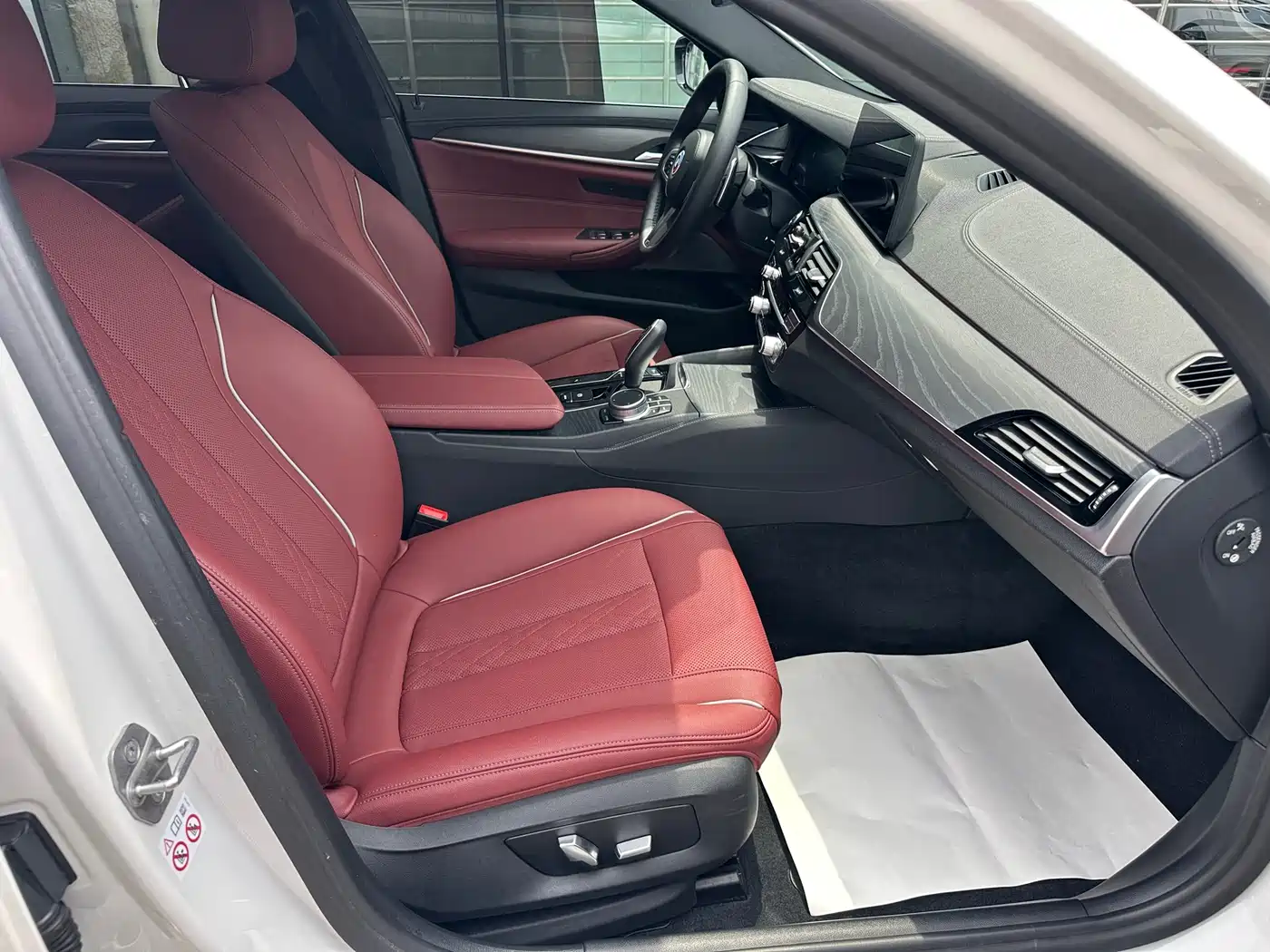 BMW 5 Series 2023 530Li Leading M Sport Package фото 13