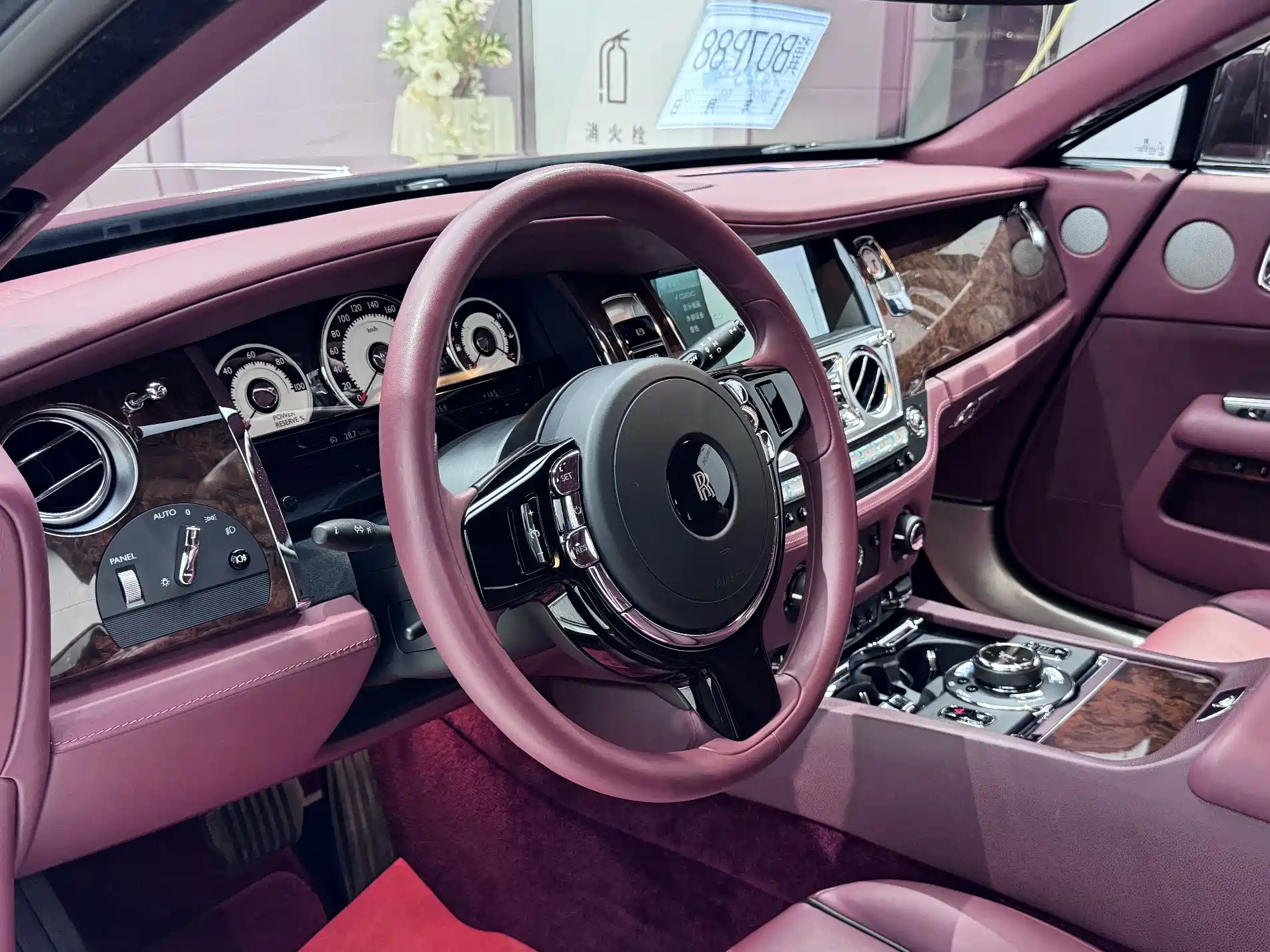 Фото 15 - Rolls-Royce Wraith