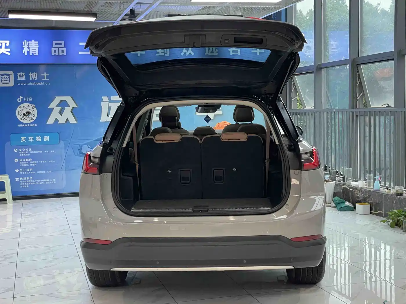 NIO ES8 2019 2018 355KM Base Model 7-Seater Version