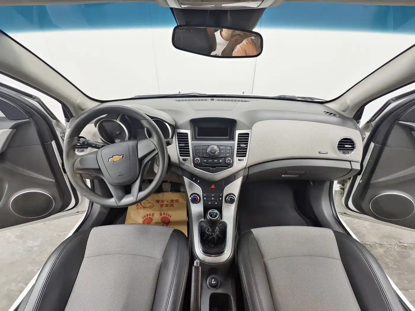 Photo 9 - Chevrolet Cruze