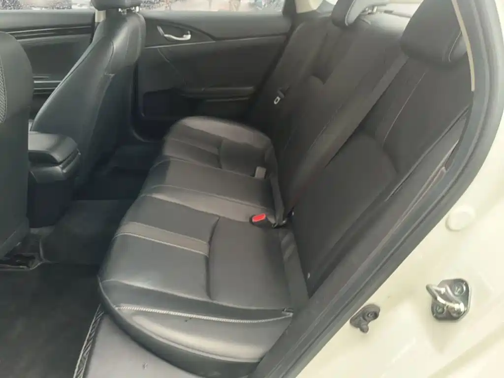Фото 17 - Honda Civic