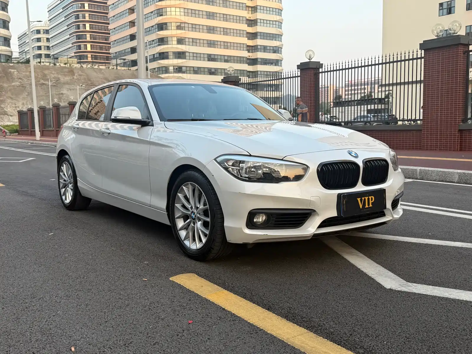 Photo 3 - BMW 1 Series (Import)