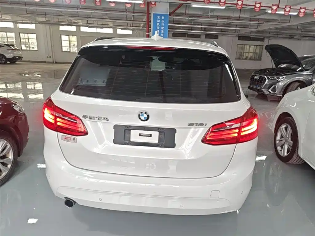 BMW 2 Series Touring 2016 218i Leading фото 6
