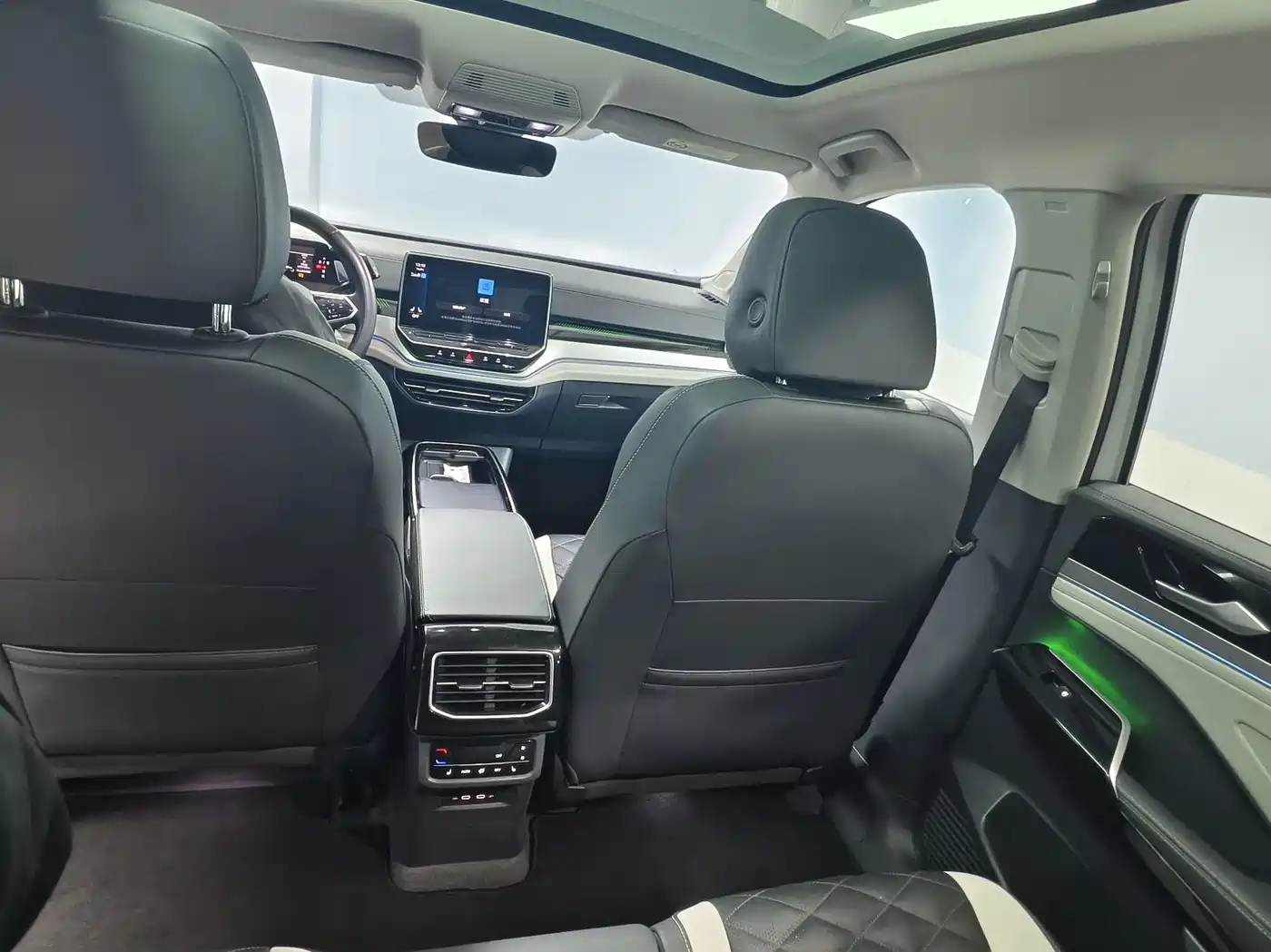 VOLKSWAGEN ID.6 CROZZ