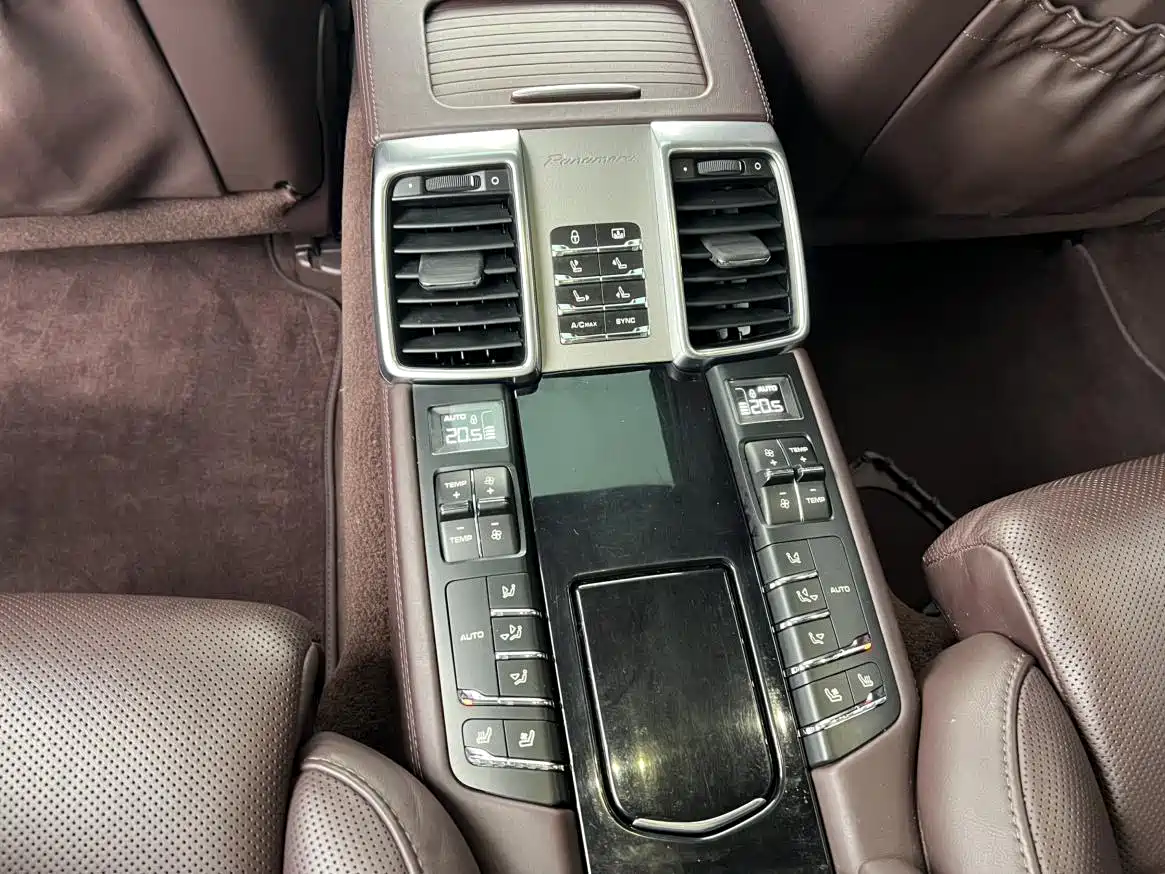 صورة 11 - Porsche Panamera