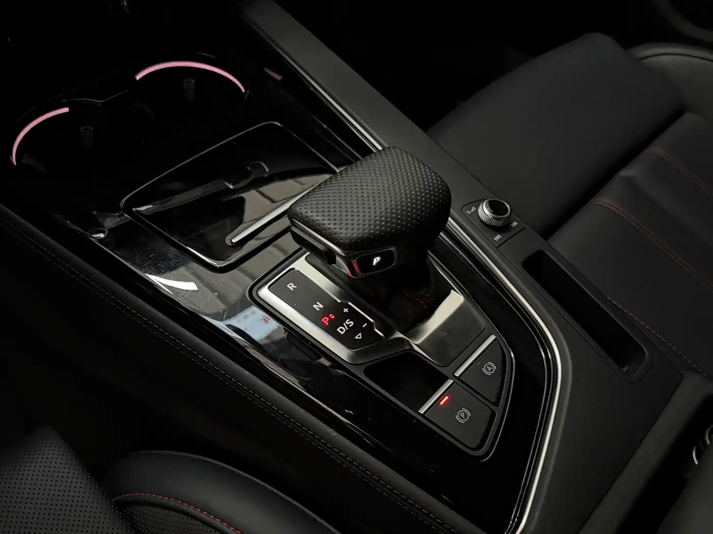 Audi A4L 2025 2025 2 Million Celebration Edition 40 TFSI Luxury Dynamic