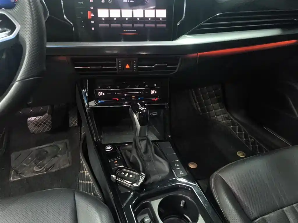 Volkswagen Passat 2023 Facelift 330TSI Luxury Edition фото 14