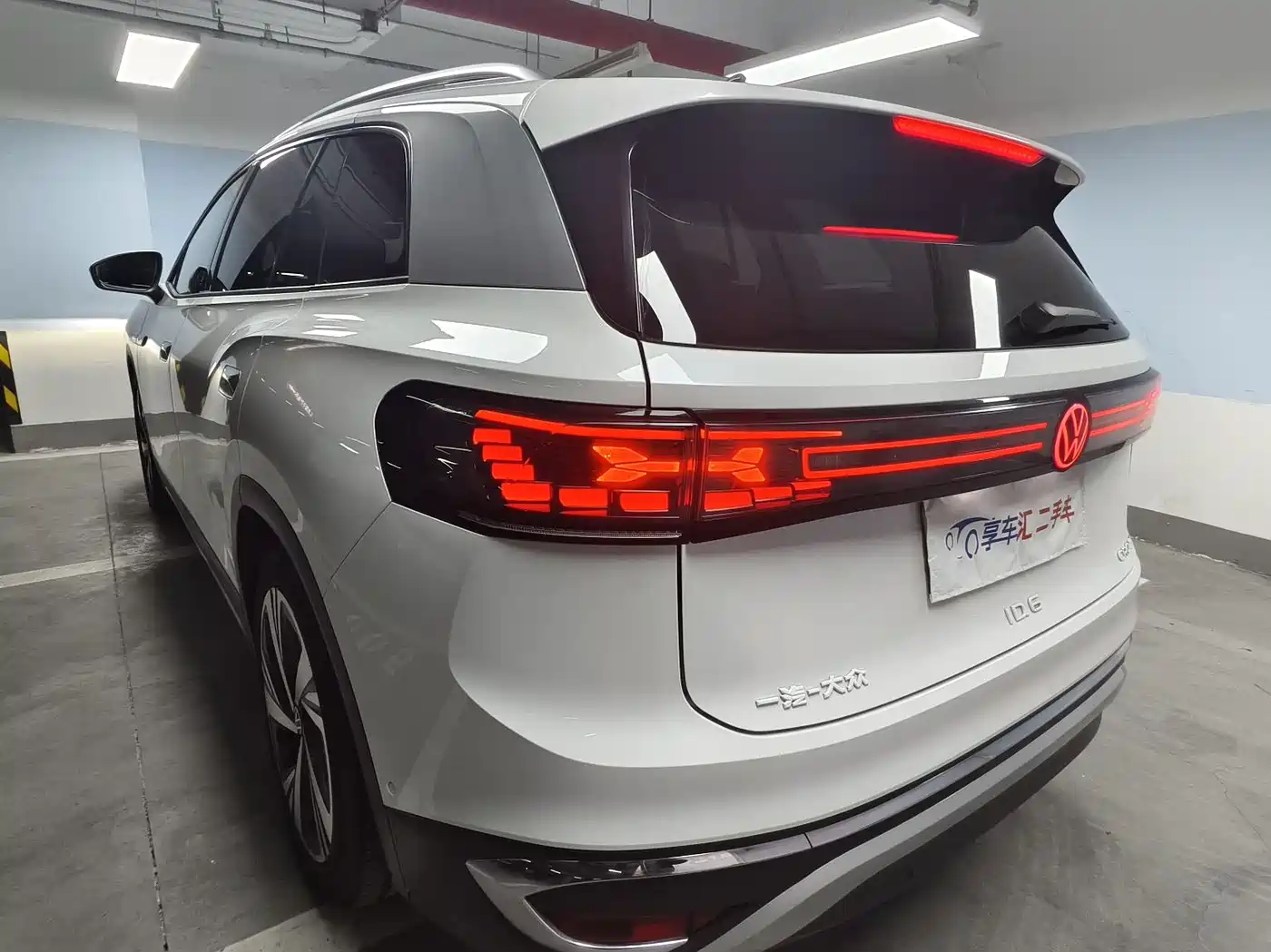 VOLKSWAGEN ID.6 CROZZ