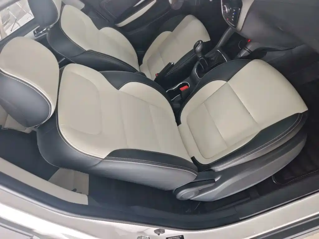Фото 20 - Changan CS35
