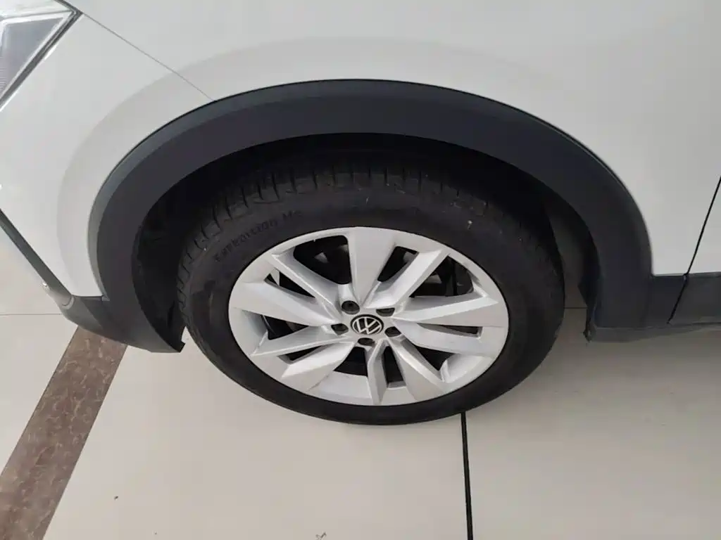 Фото 23 - Volkswagen T-Cross