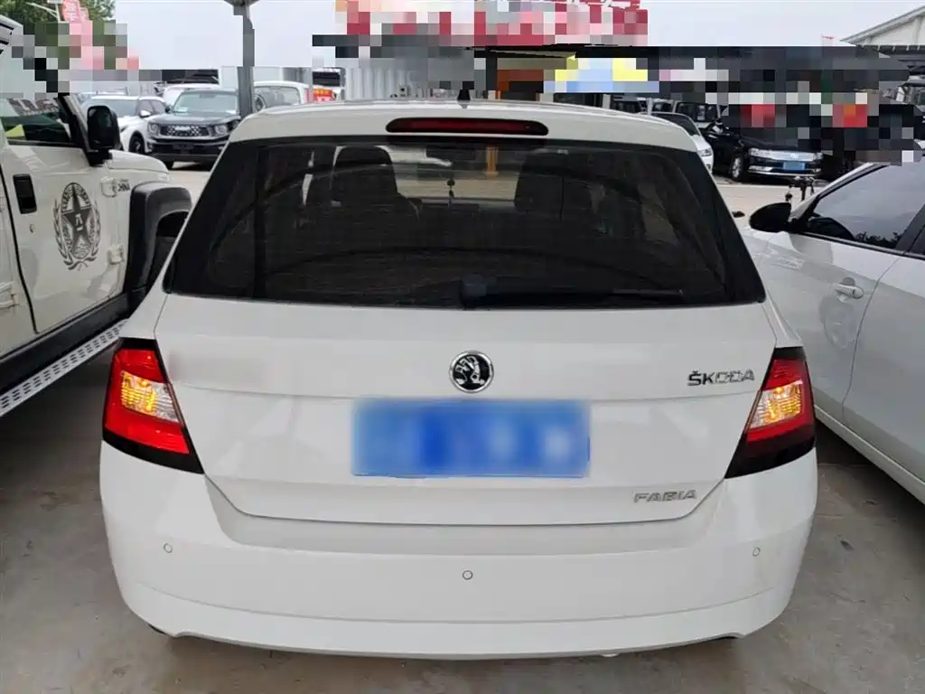 Škoda Fabia 2016 1.4L Automatic Car Enjoy Edition фото 6