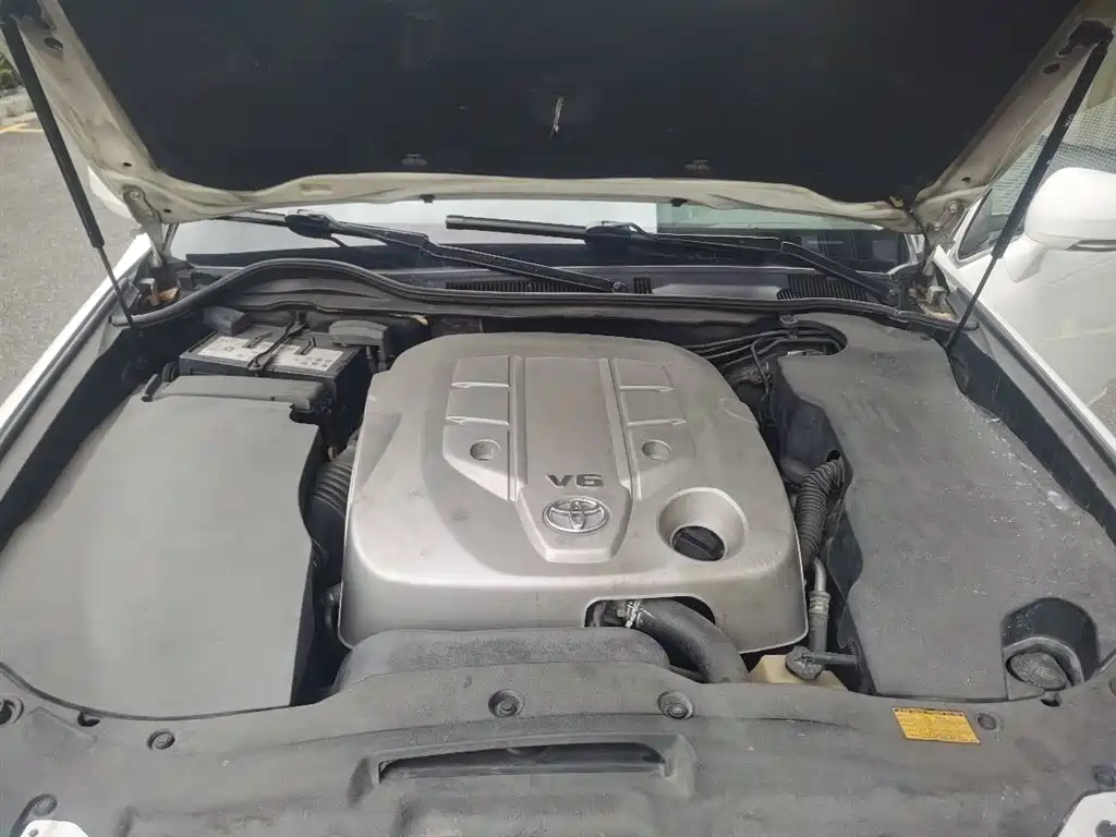 Toyota Crown 2010 2.5L Royal фото 9