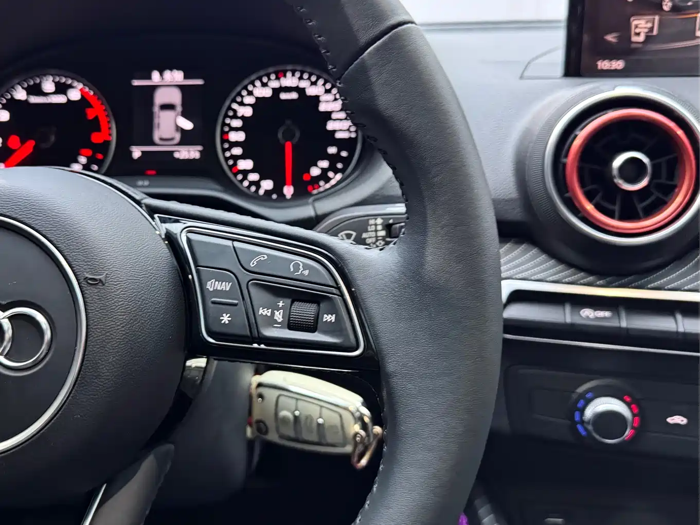Audi Q2L 2018 35 TFSI Launch Exclusive Edition China VI фото 12