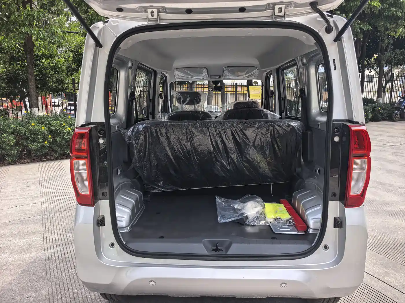 Wuling Motors Wuling Zhiguang NEV 2026 2025 Model 305km Base Version