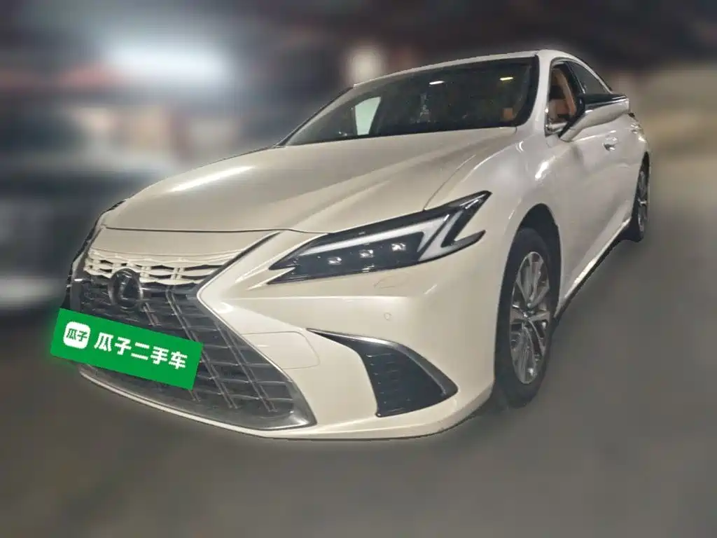 Lexus ES 2025 — пригон из Китая