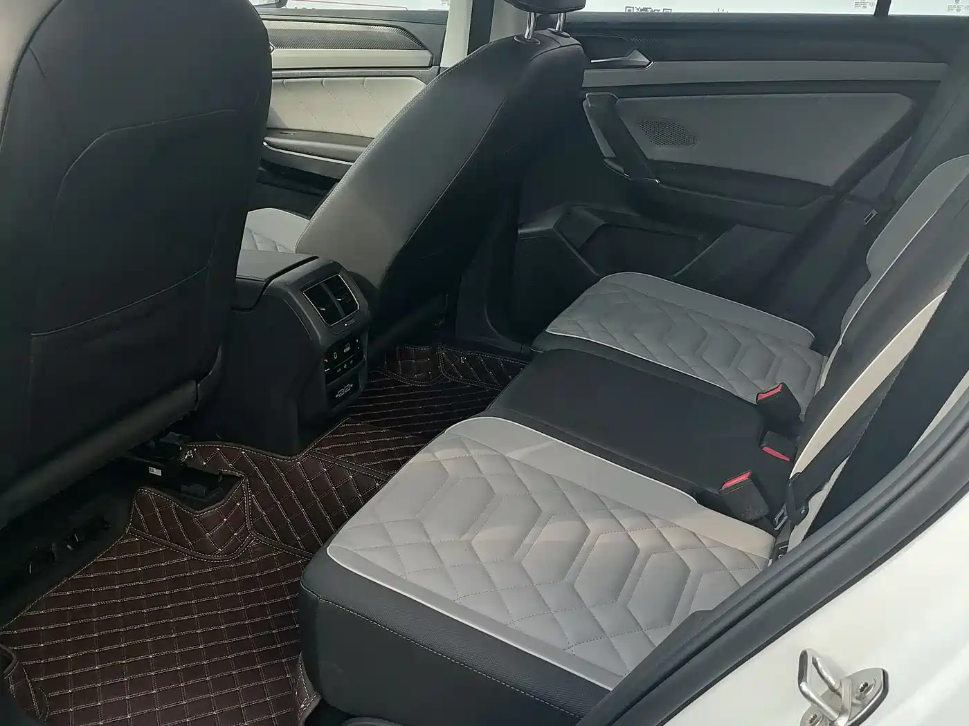Volkswagen Tayron 2023 330TSI 2WD Luxury Plus Advanced Edition фото 5