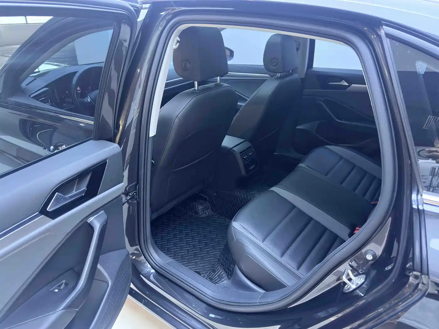 Volkswagen Sagitar 2022 280TSI DSG Surpassing Edition фото 10