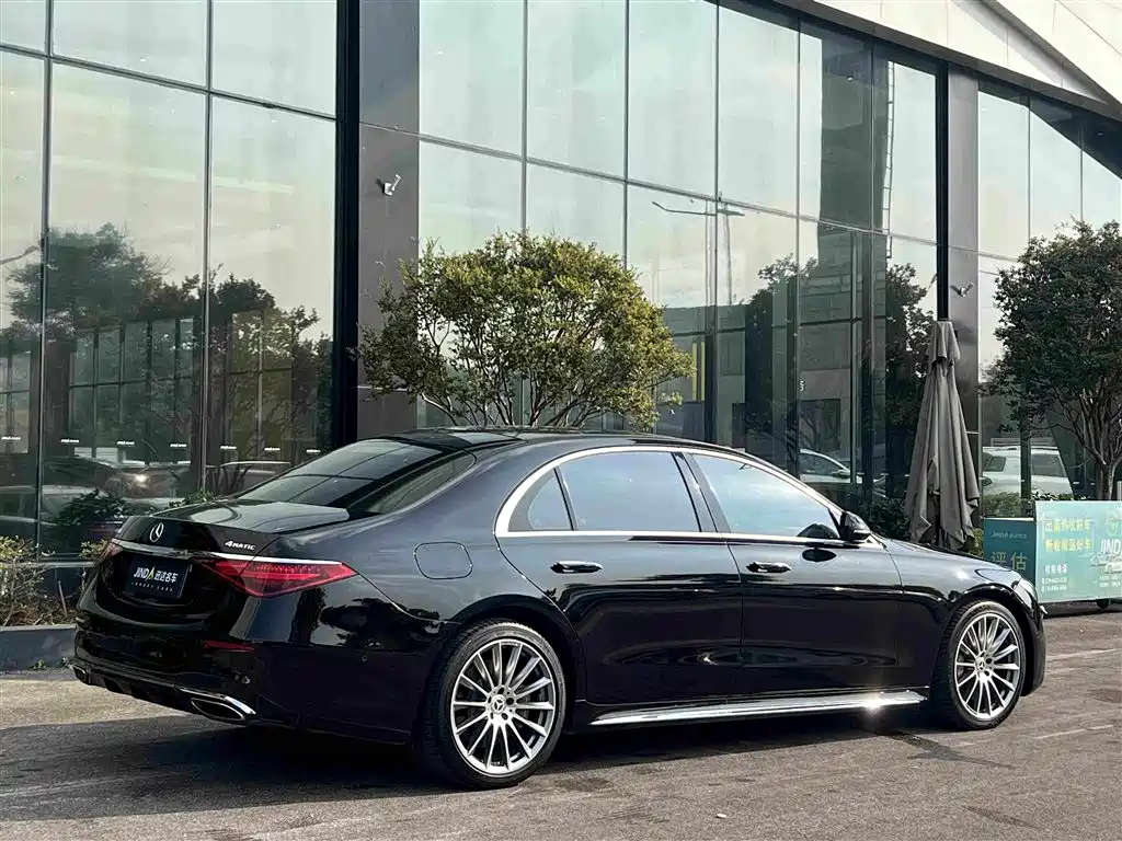 Photo 10 - Mercedes-Benz S-Class